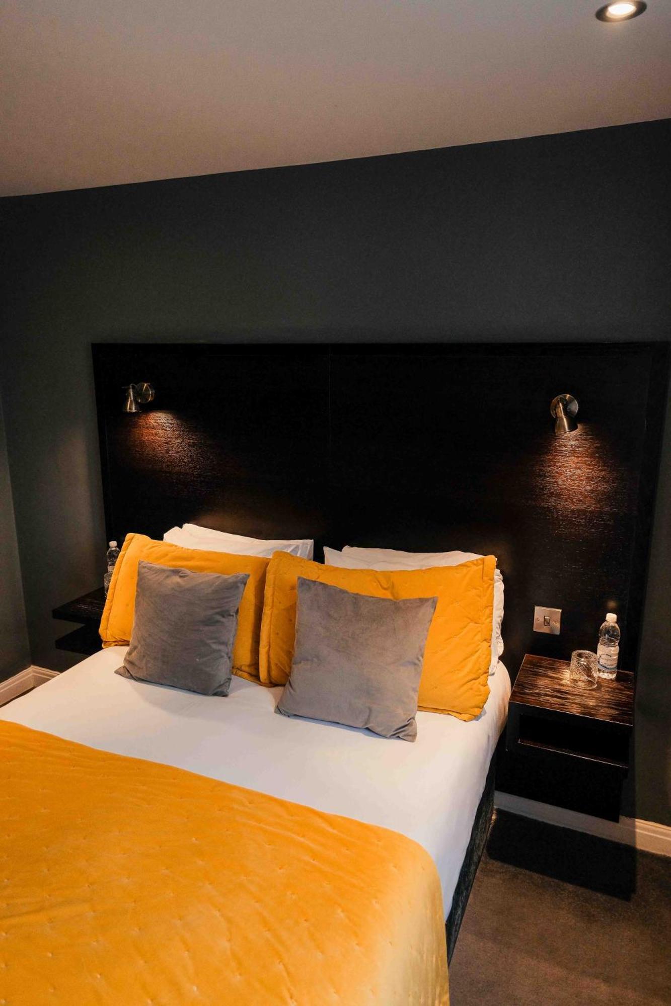 The Vicarage Hotell Holmes Chapel Exteriör bild