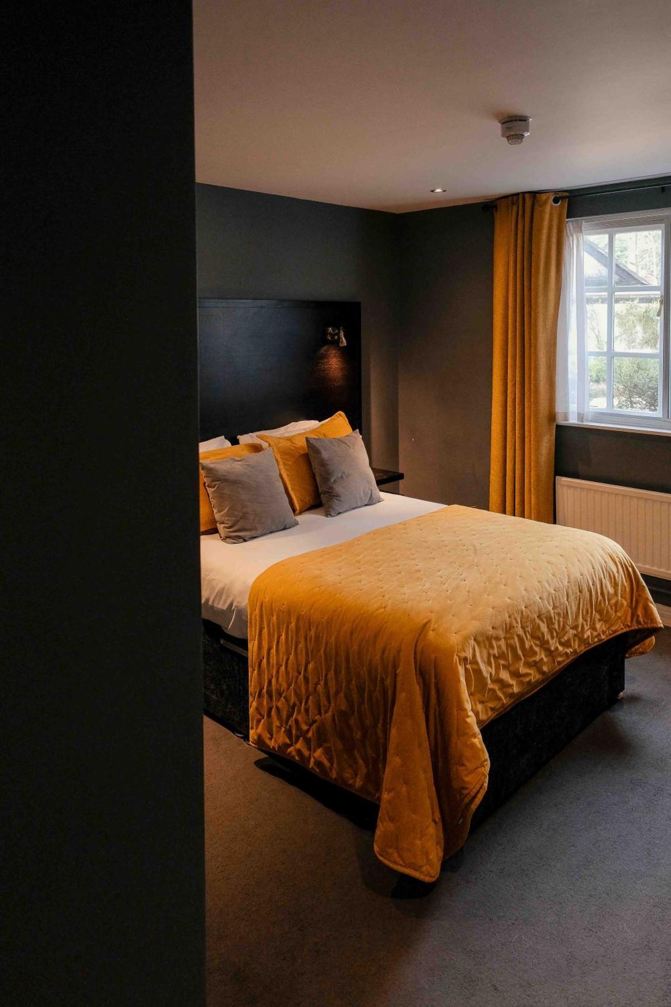 The Vicarage Hotell Holmes Chapel Exteriör bild