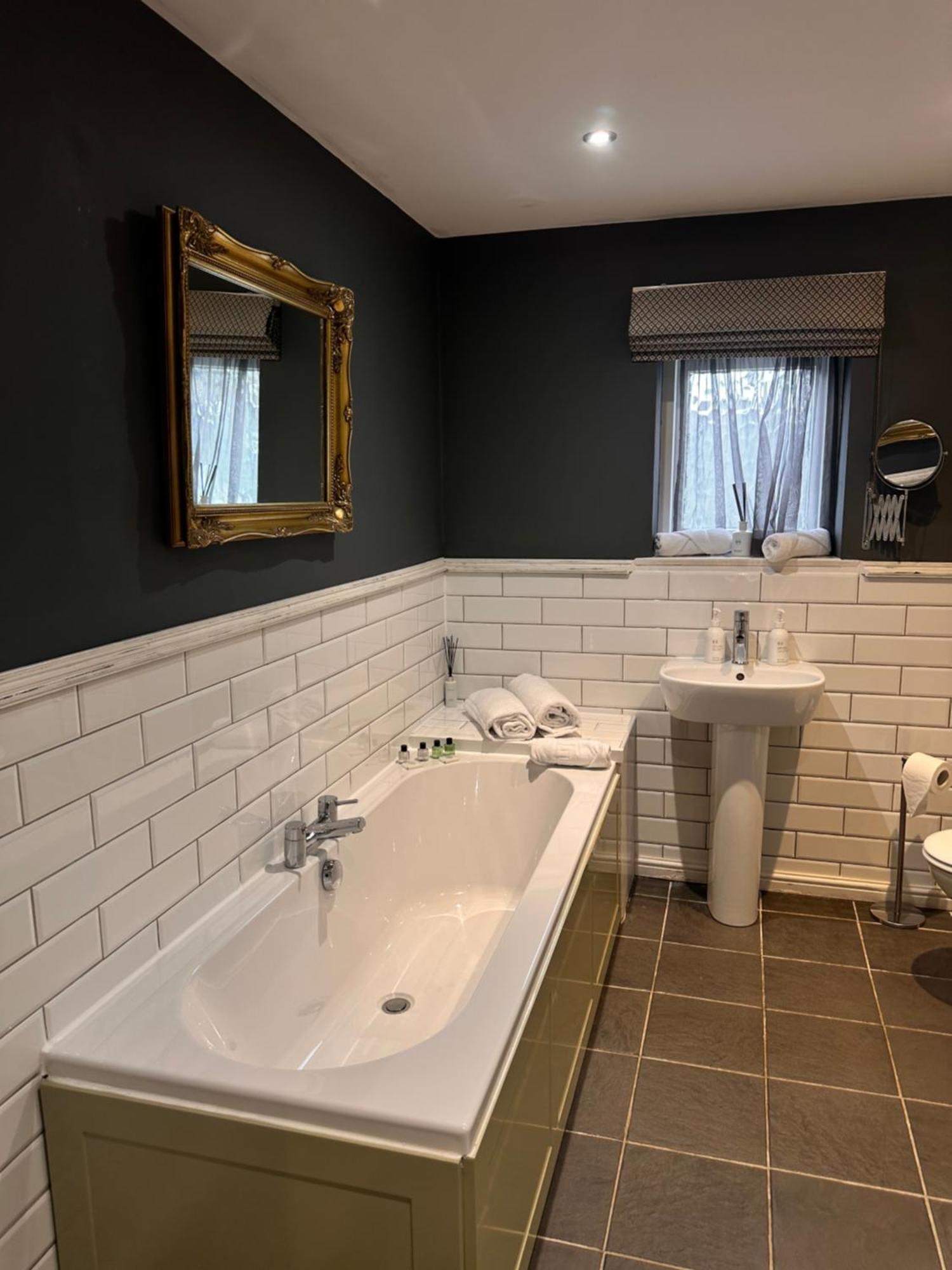The Vicarage Hotell Holmes Chapel Exteriör bild