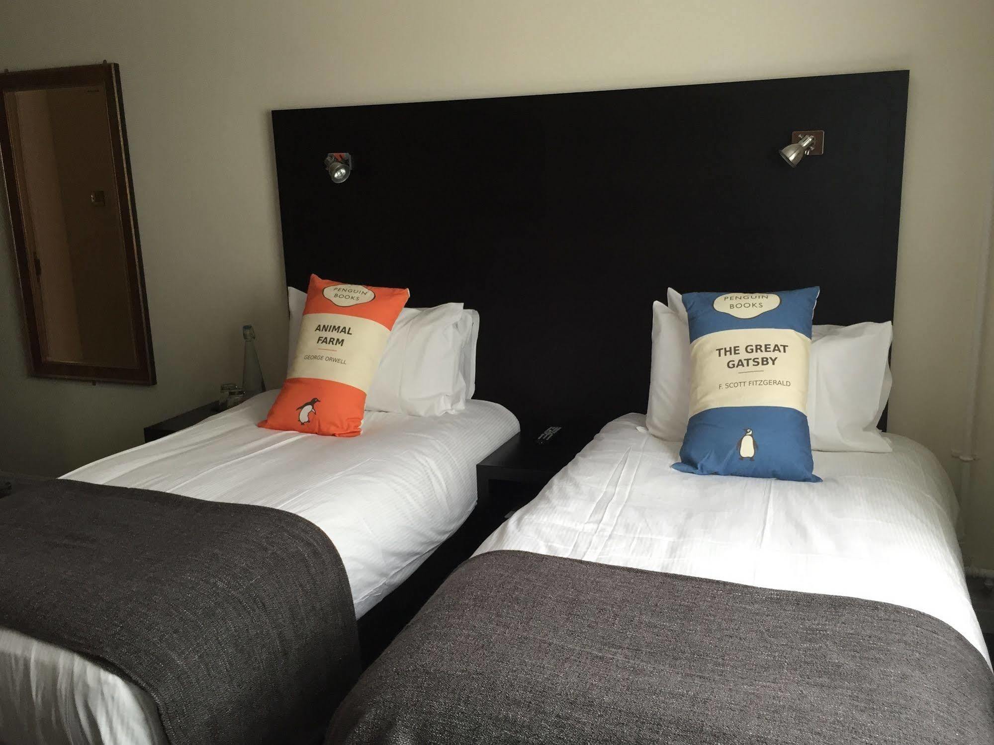 The Vicarage Hotell Holmes Chapel Exteriör bild